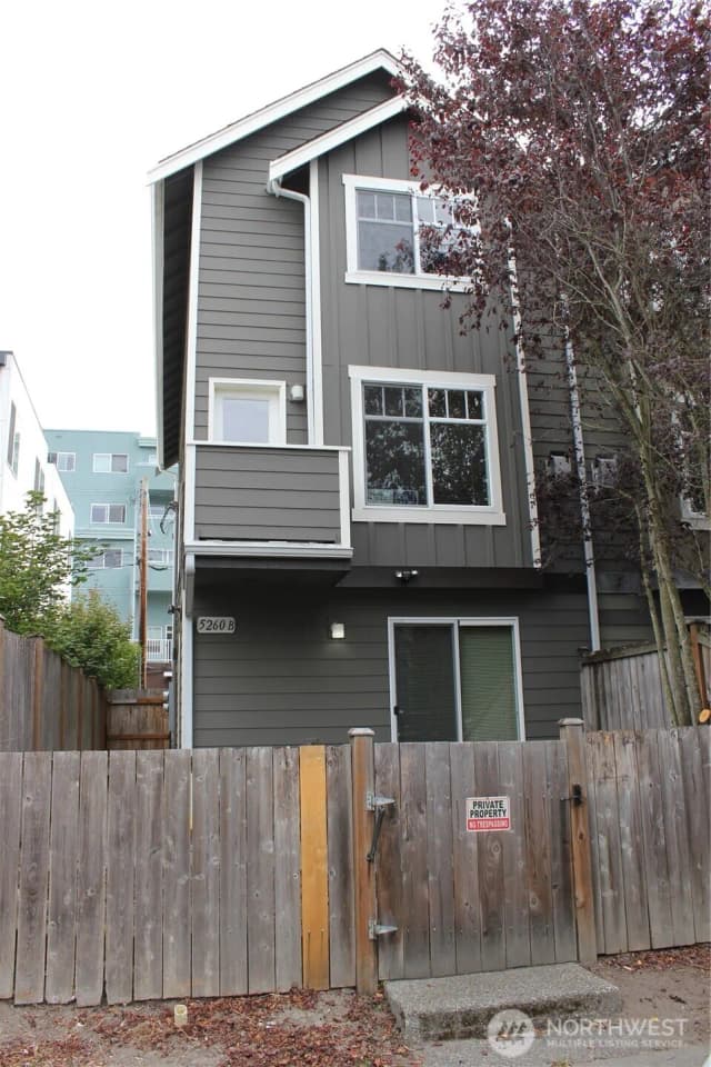 Property photo for 5260 Brooklyn Avenue Ne #b, Seattle