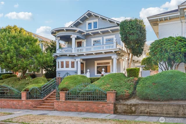 Property photo for 5260 16th Avenue Ne, Seattle
