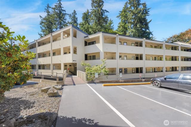 Property photo for 10819 Ne 37th Place #221, Bellevue