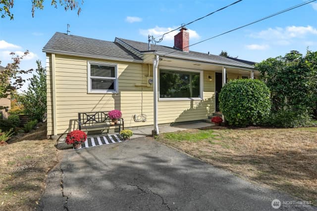 Property photo for 3046 24th Avenue W, Seattle
