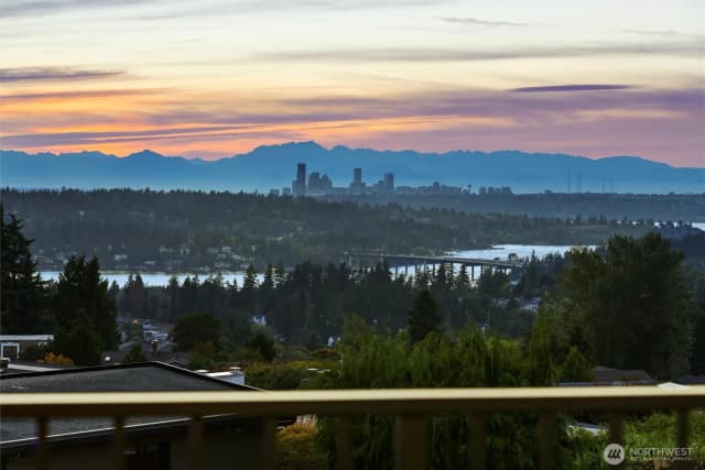 Property photo for 4360 Somerset Boulevard Se, Bellevue, Washington 98006