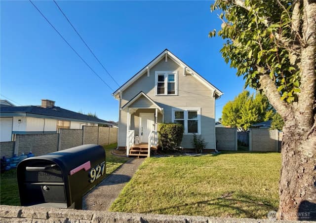 Property photo for 927 7th Avenue Sw, Puyallup