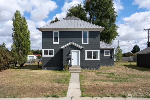 Property photo for 1201 5th St Street, Davenport