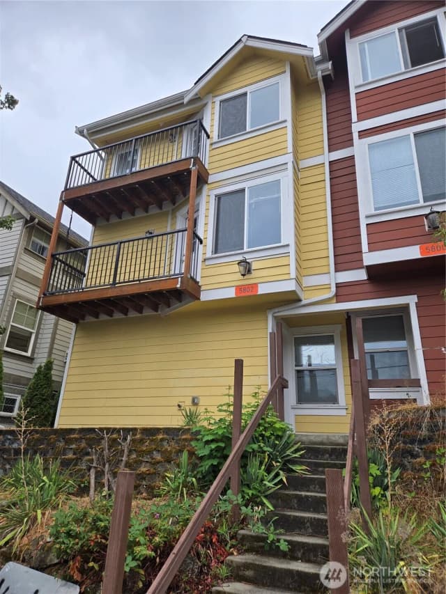 Property photo for 5802 Roosevelt Way Ne, Seattle
