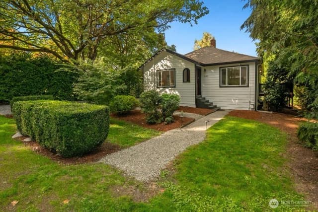 Property photo for 3042 Ne 94th Street, Seattle