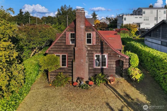 Property photo for 3710 31st Avenue W, Seattle