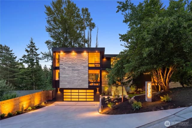Property photo for 2908 129th Avenue Ne, Bellevue