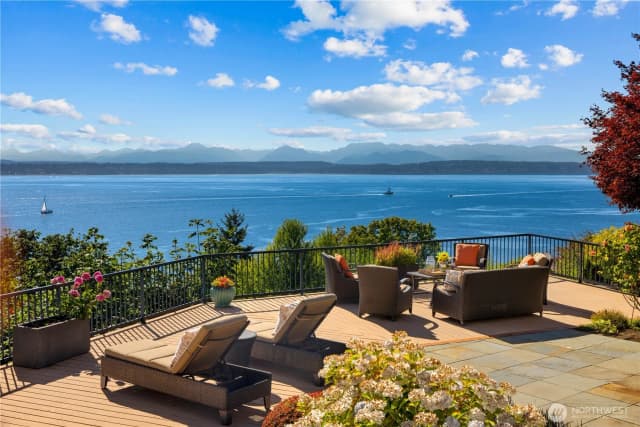 Property photo for 2555 Magnolia Boulevard W, Seattle