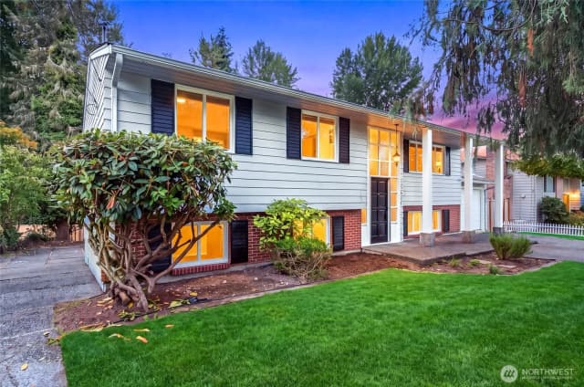 Property photo for 15627 Se 11th Street, Bellevue