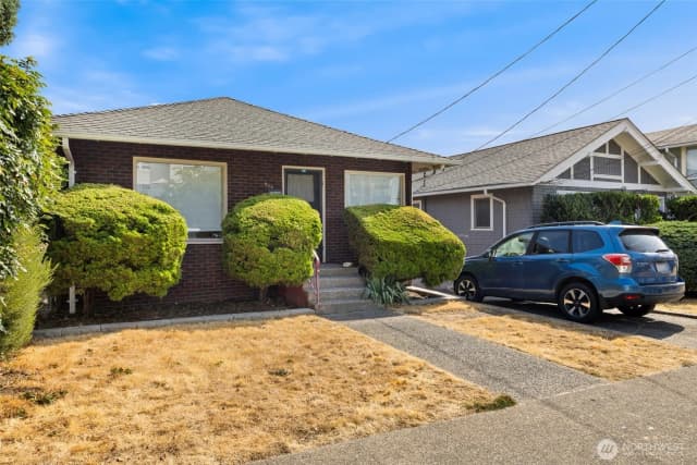 Property photo for 1726 Dexter Avenue N, Seattle