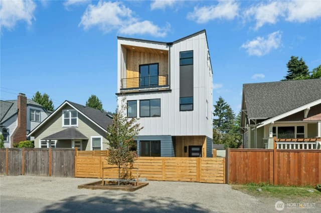 Property photo for 9240 Dayton Avenue N, Seattle