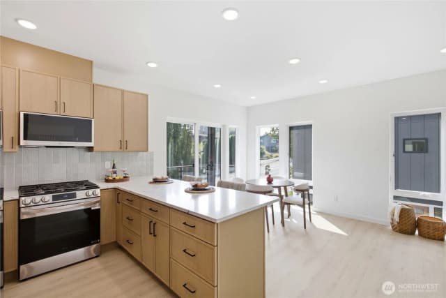 Property photo for 5718 Ne 65th Street, Seattle