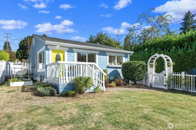 Property photo for 3610 Sw Kenyon Street, Seattle