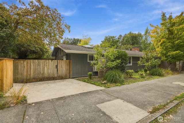 Property photo for 3860 Ne 41st Street, Seattle