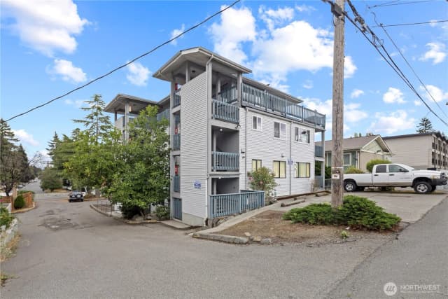Property photo for 13204 12th Avenue Sw, Burien