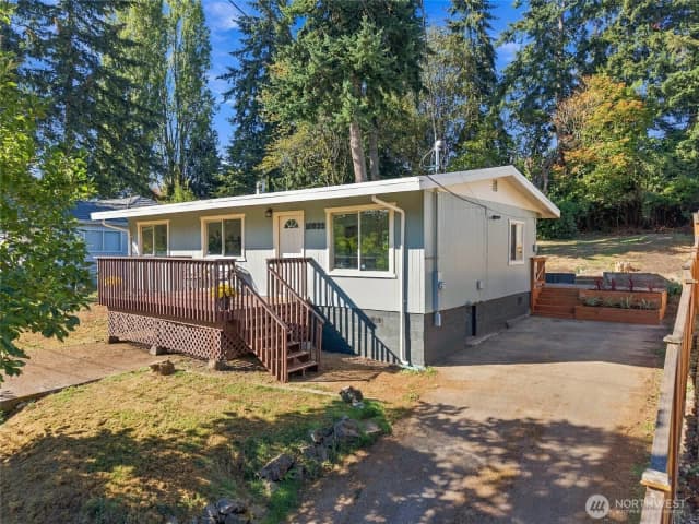 Property photo for 10233 8th Avenue Sw, Seattle