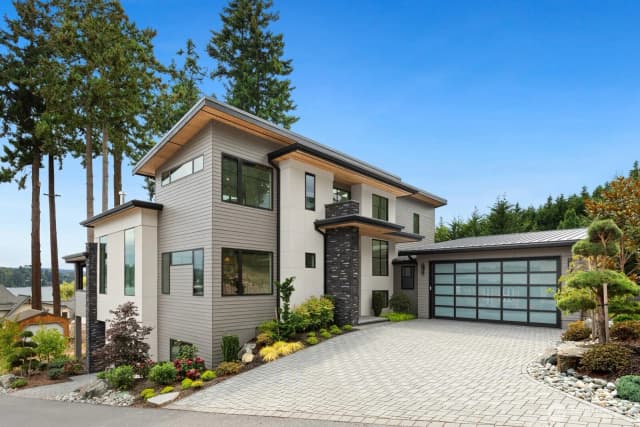 Property photo for 8333 Ne Juanita Drive, Kirkland