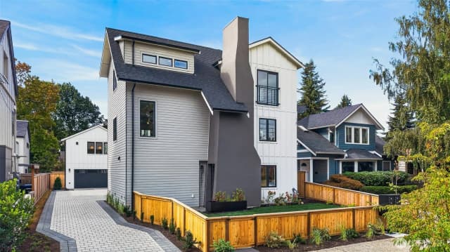 Property photo for 2631 34th Avenue W, Seattle