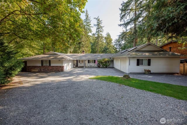 Property photo for 12832 Holiday Drive Ne, Kirkland