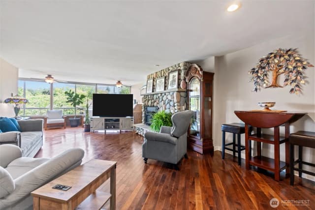 Property photo for 10903 Glen Acres Drive S #b, Seattle