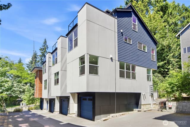 Property photo for 16616 Ne 85th St, Redmond