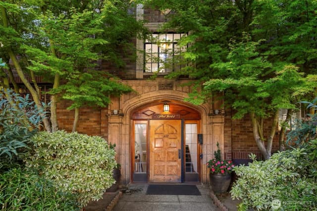 Property photo for 3121 Franklin Avenue E #2, Seattle