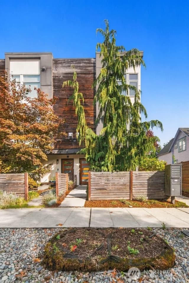 Property photo for 304 26th Avenue S #c, Seattle