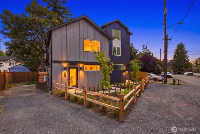 Property photo for 12038 Hiram Place Ne, Seattle