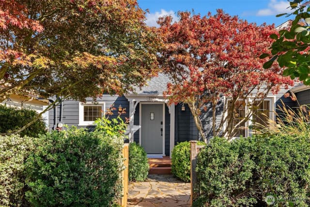 Property photo for 2722 36th Avenue Sw, Seattle
