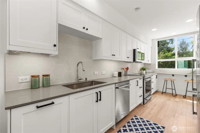 Property photo for 2106 Ne 85th Street #e, Seattle