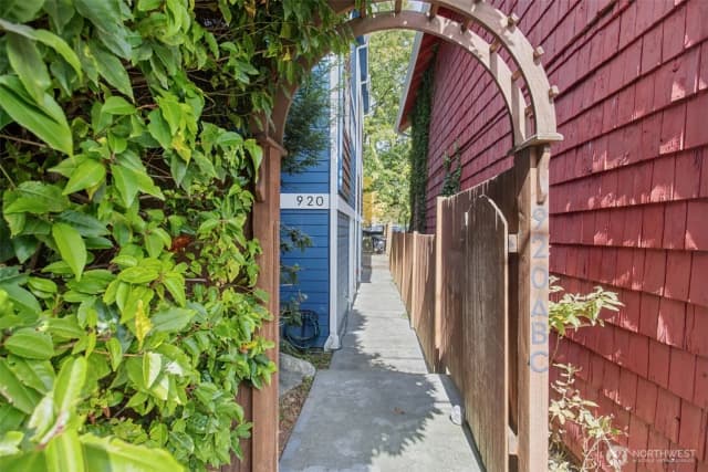 Property photo for 920 Sw Holden Street #b, Seattle