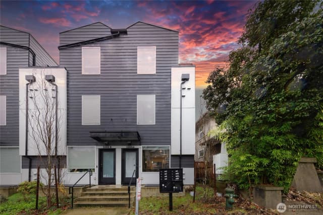 Property photo for 5240 Brooklyn Avenue #a, Seattle