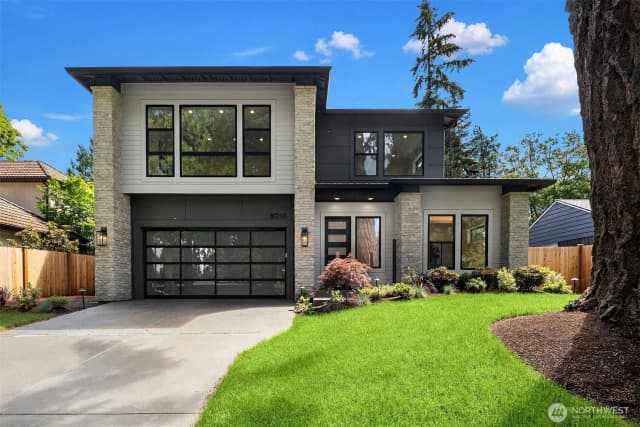 Property photo for 8016 Fairway Drive Ne, Seattle