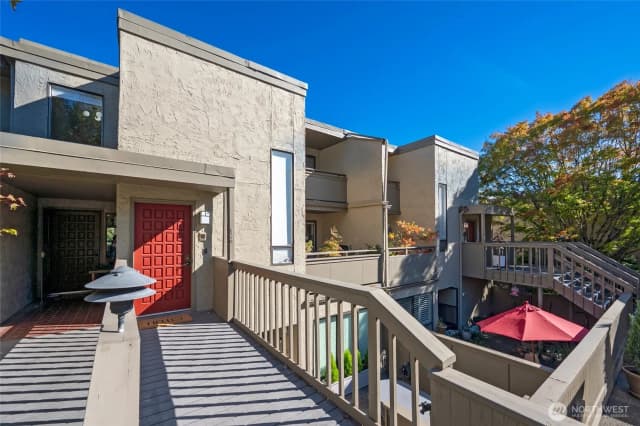 Property photo for 6710 Parkpoint Way Ne #e-402, Seattle
